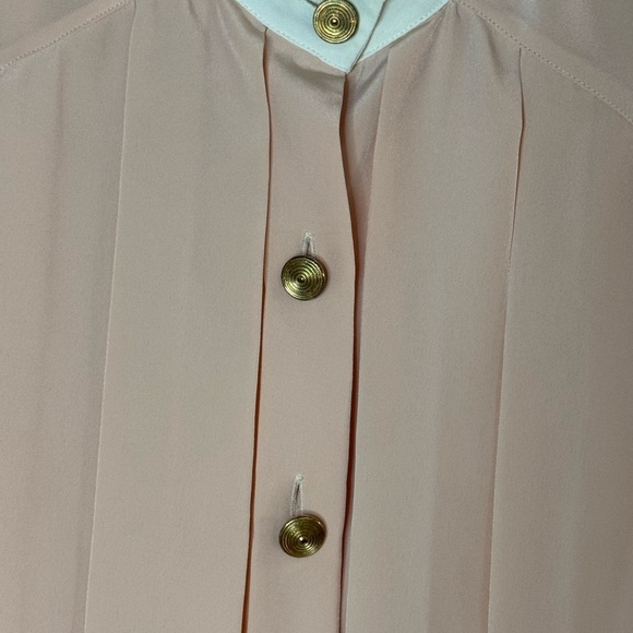 Chaus Vintage Peach Blouse Pleated Long Sleeve Button Down Gold Buttons Contrast - Picture 6 of 6